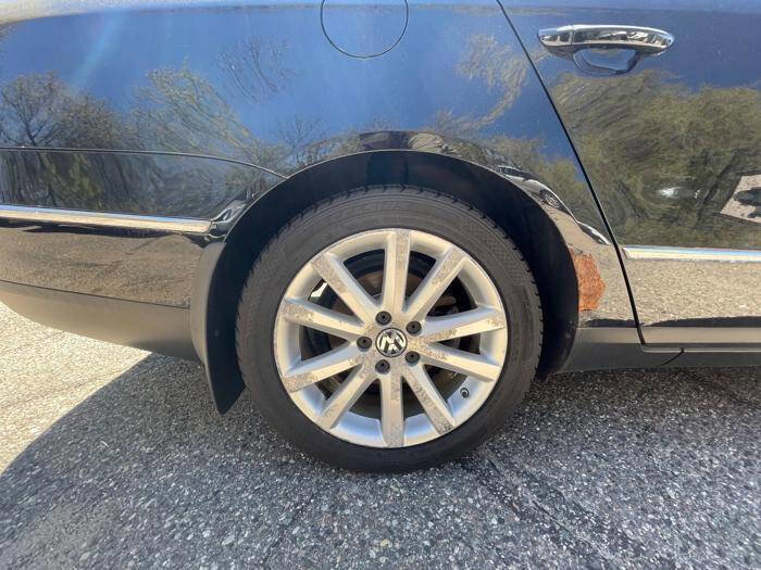 Used 2010 Volkswagen Passat Komfort FWD image 16