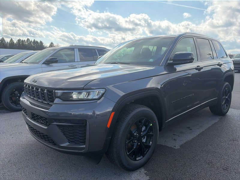 New 2026 Jeep Grand Cherokee Altitude AWD/4WD image 9