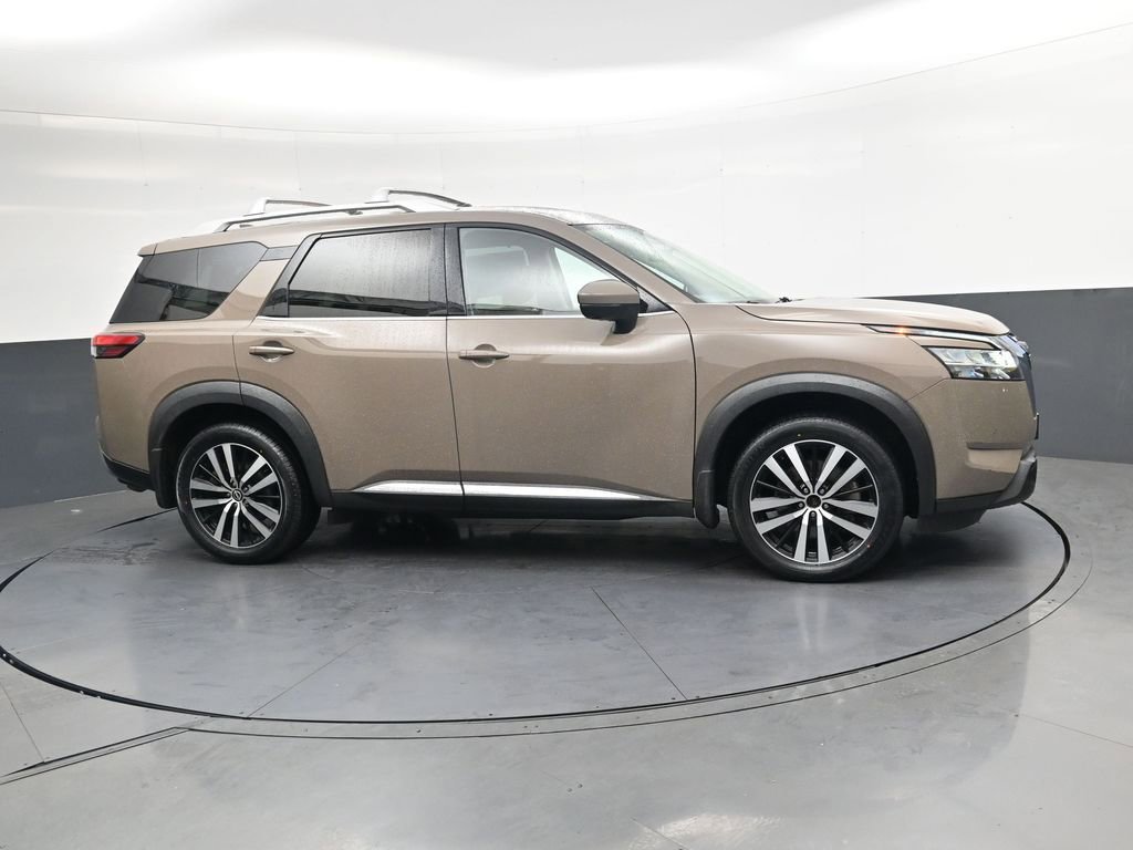 Used 2023 Nissan Pathfinder Platinum w/ Cargo Package AWD/4WD image 3