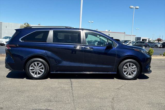 Certified 2024 Toyota Sienna XLE FWD image 6