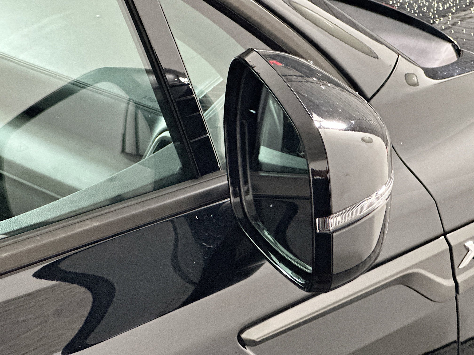 Used 2023 Kia Sorento S w/ Panoramic Sunroof Package AWD/4WD image 10