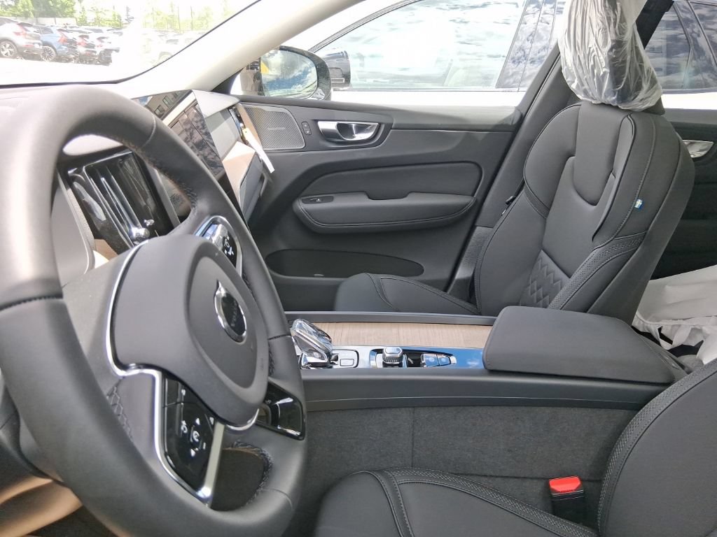 New 2026 Volvo XC60 T8 Plus w/ Protection Package Premier AWD/4WD image 10