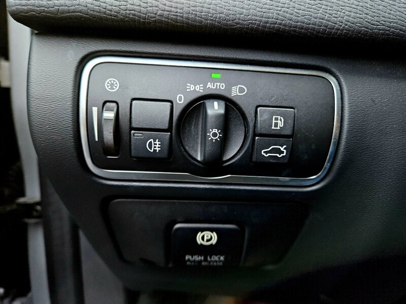 Used 2015 Volvo XC60 T5 AWD/4WD image 38