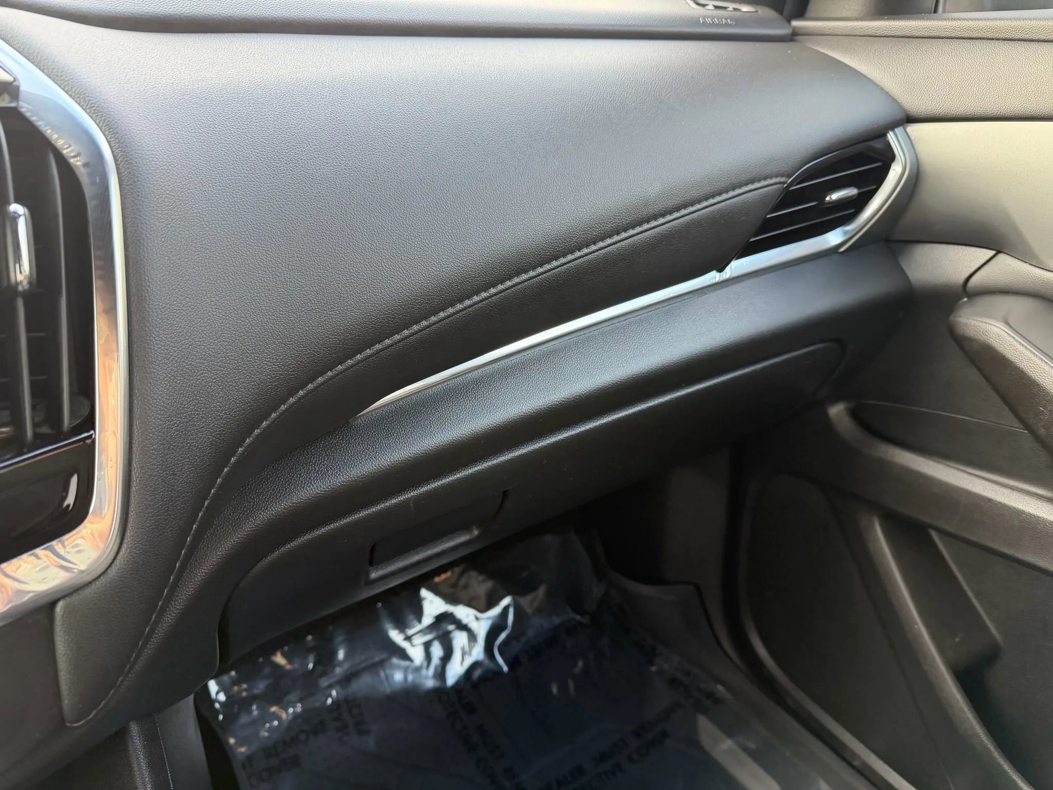 Used 2022 Chevrolet Traverse LT image 31