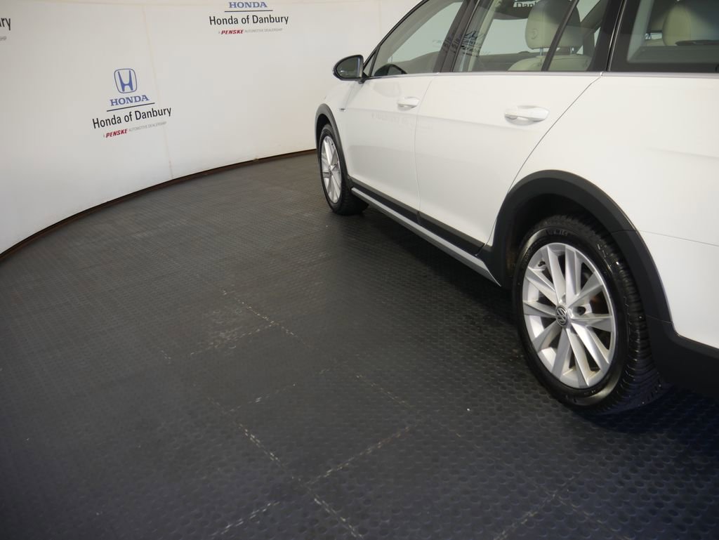 Used 2019 Volkswagen Golf Alltrack S AWD/4WD image 10