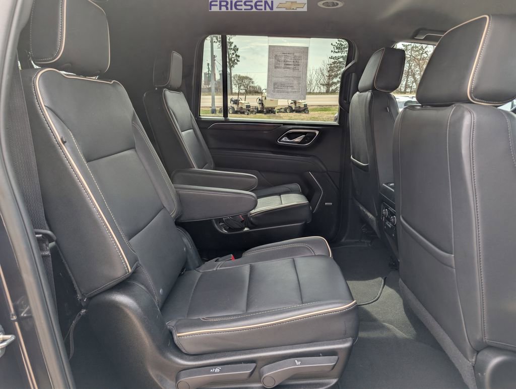 Used 2023 Chevrolet Suburban Premier image 15