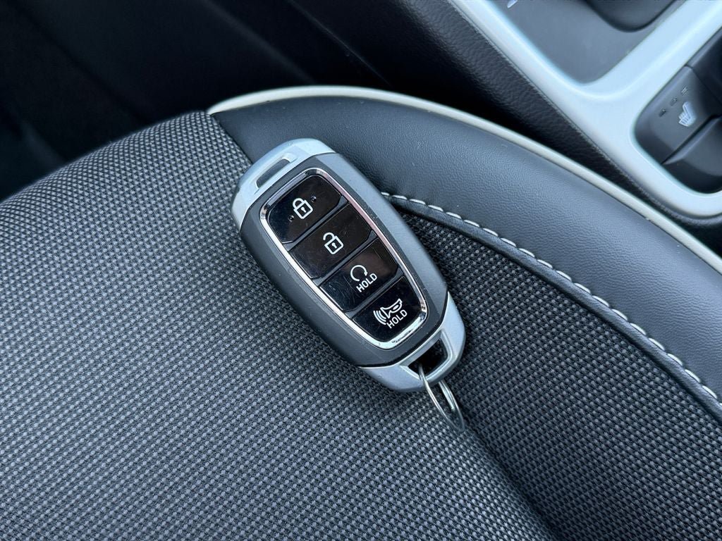 Certified 2025 Hyundai Venue Limited FWD image 31