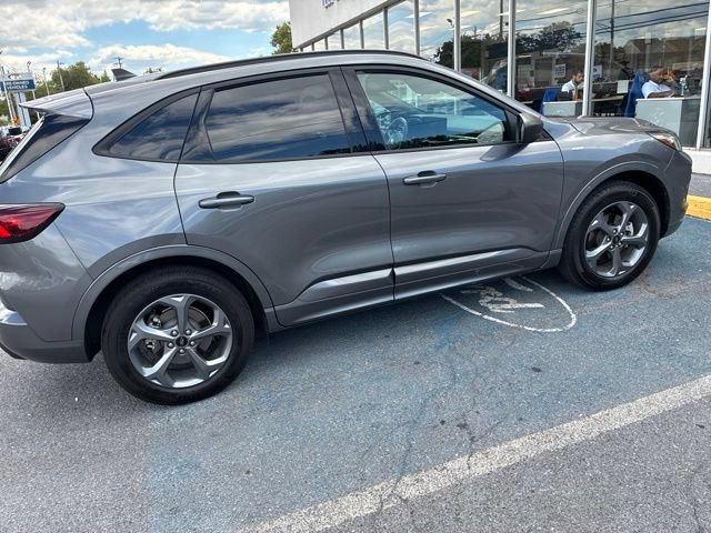 Used 2023 Ford Escape ST-Line w/ Tech Pack #1 AWD/4WD image 2
