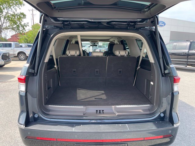 Used 2024 Lincoln Navigator L Reserve AWD/4WD image 8