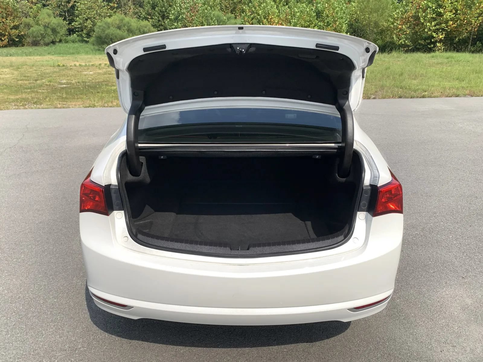 Used 2020 Acura TLX w/ Technology Package FWD image 9
