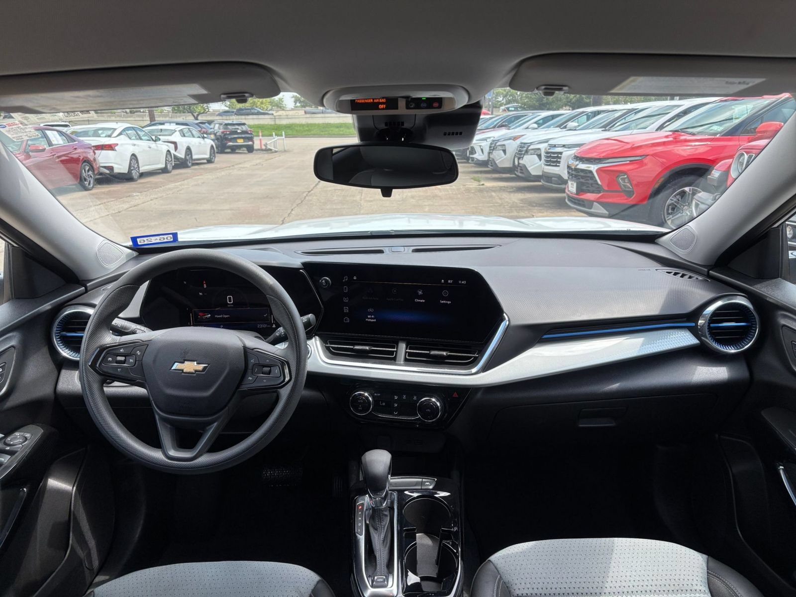 Used 2025 Chevrolet Trax LT FWD image 32
