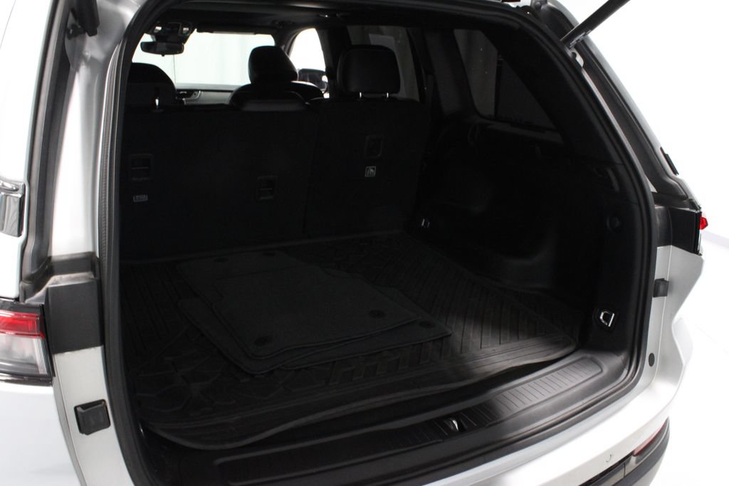 Used 2023 Jeep Grand Cherokee Altitude AWD/4WD image 12