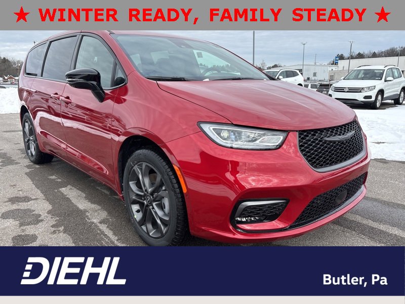 New 2026 Chrysler Pacifica Select