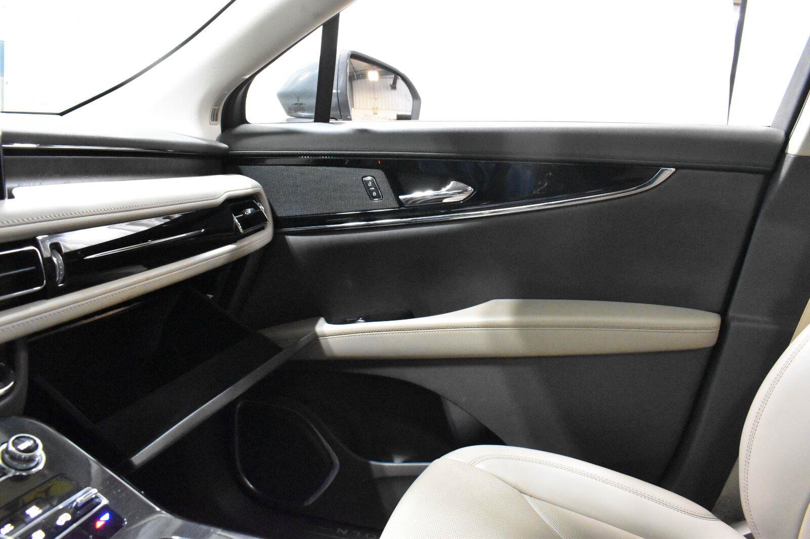 Used 2023 Lincoln Nautilus Reserve AWD/4WD image 18