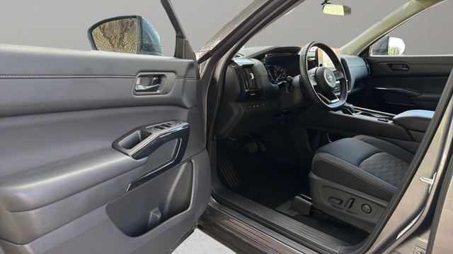 Used 2025 Nissan Pathfinder SV AWD/4WD image 9