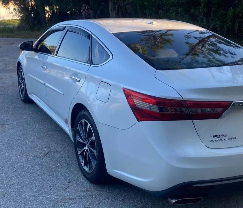 Used 2016 Toyota Avalon XLE Plus image 3