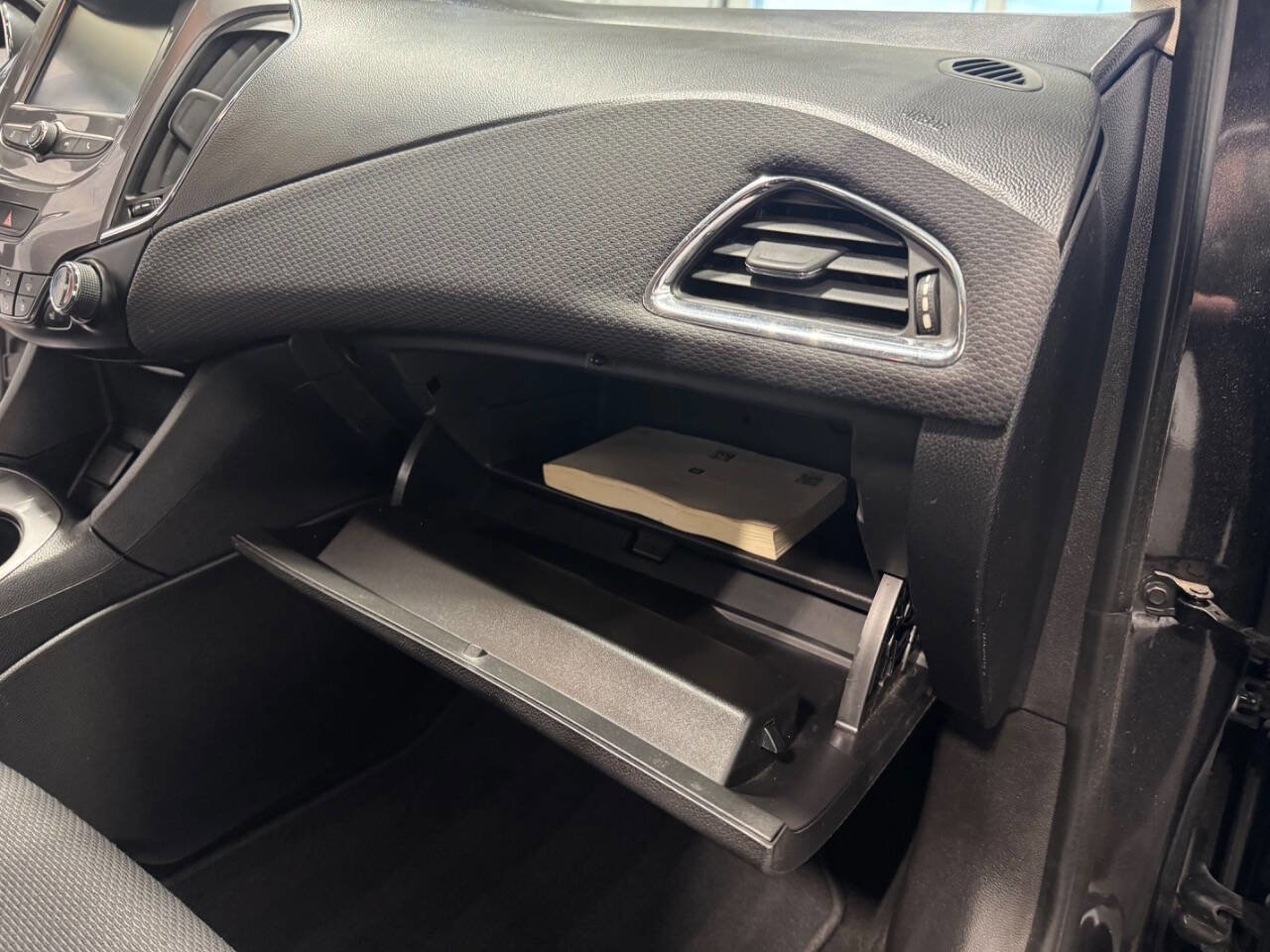 Used 2017 Chevrolet Cruze LT w/ Convenience Package image 20