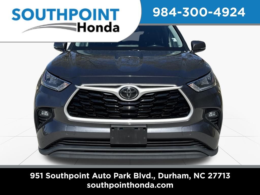 Used 2020 Toyota Highlander XLE image 2