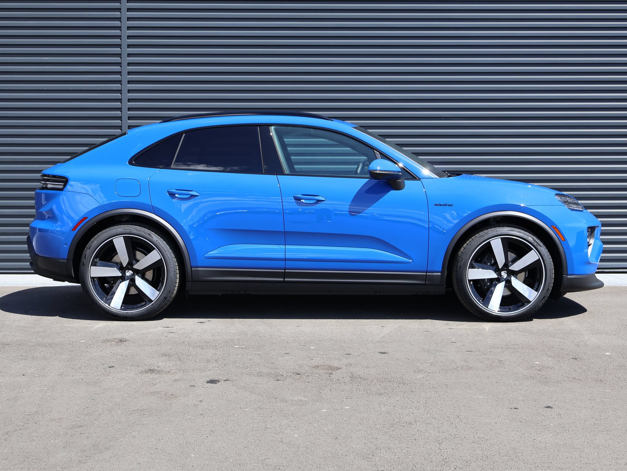 New 2026 Porsche Macan 4 Electric AWD/4WD image 8