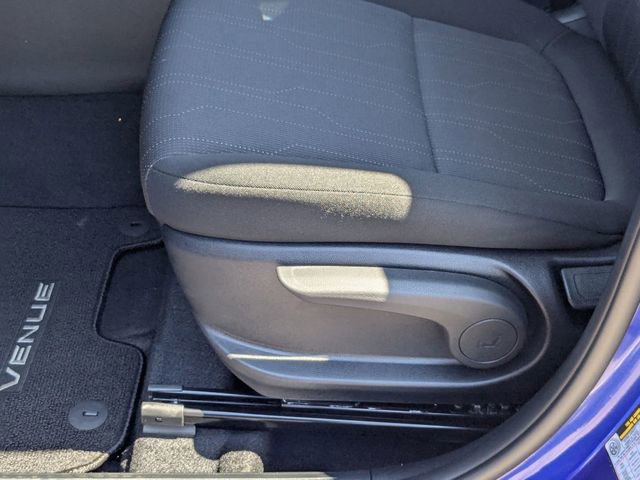 Used 2025 Hyundai Venue SE image 12