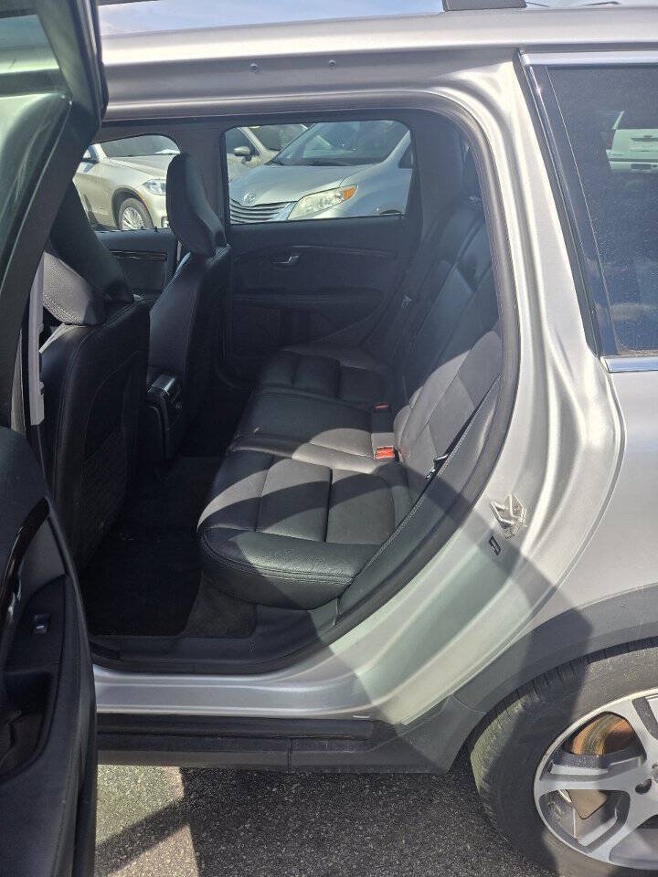 Used 2015 Volvo XC70 T6 w/ Proximity Package AWD/4WD image 12