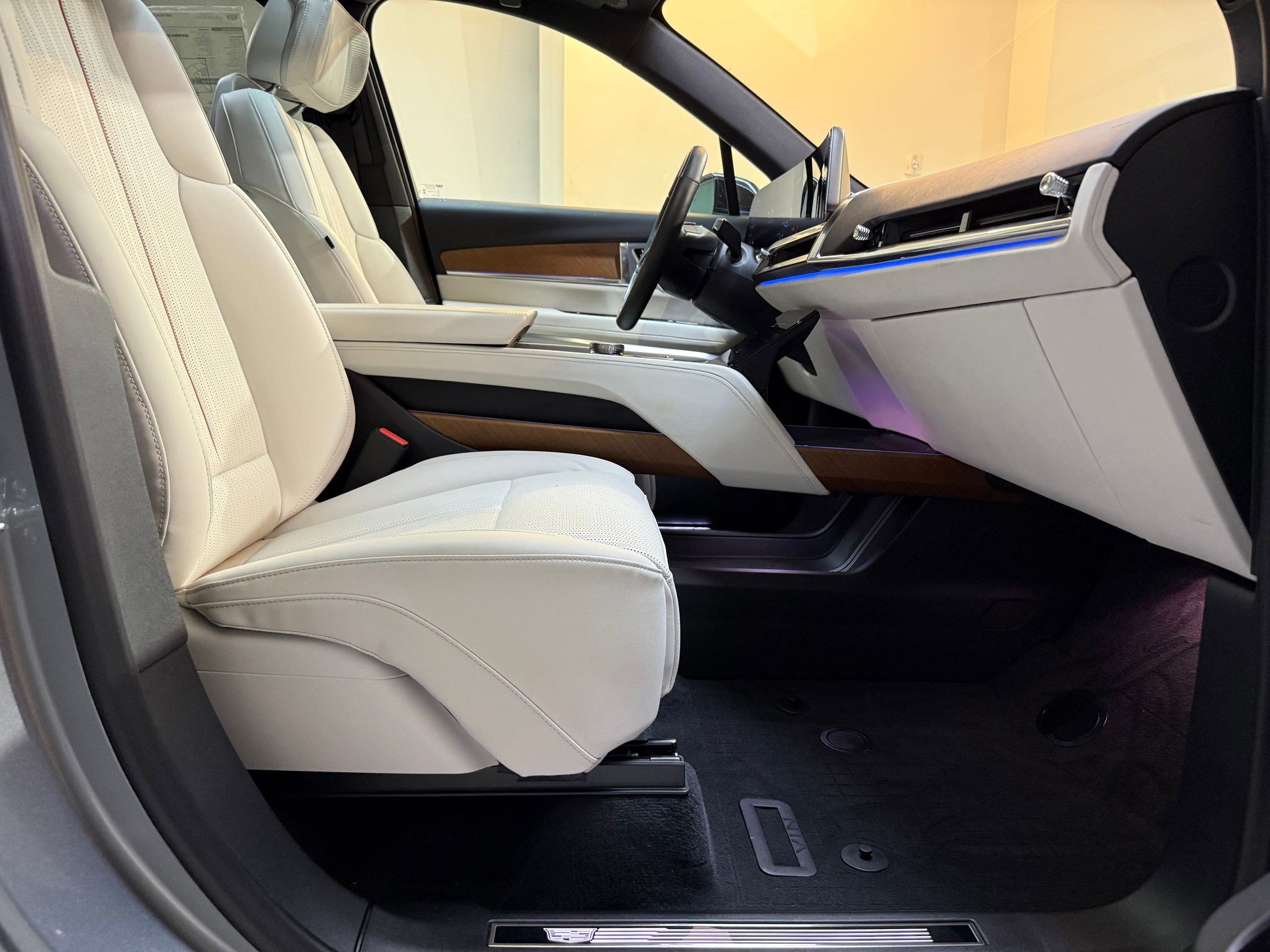 New 2026 Cadillac Vistiq Sport w/ LPO, Floor Liner Package image 57