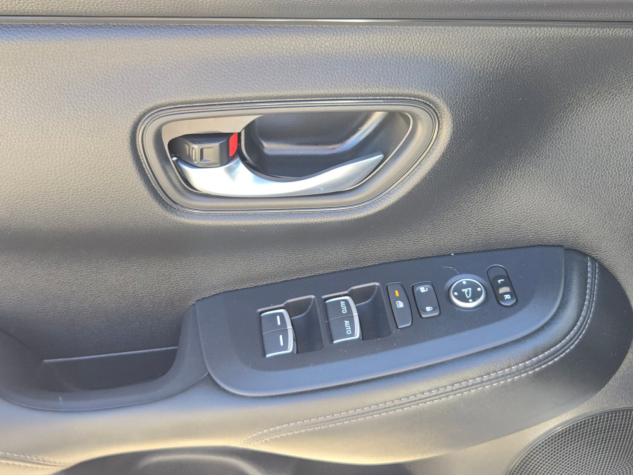 Used 2025 Honda HR-V EX-L image 12