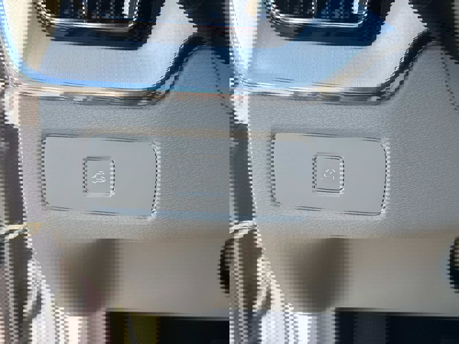 New 2026 Volvo XC60 B5 Ultra w/ Climate Package image 30