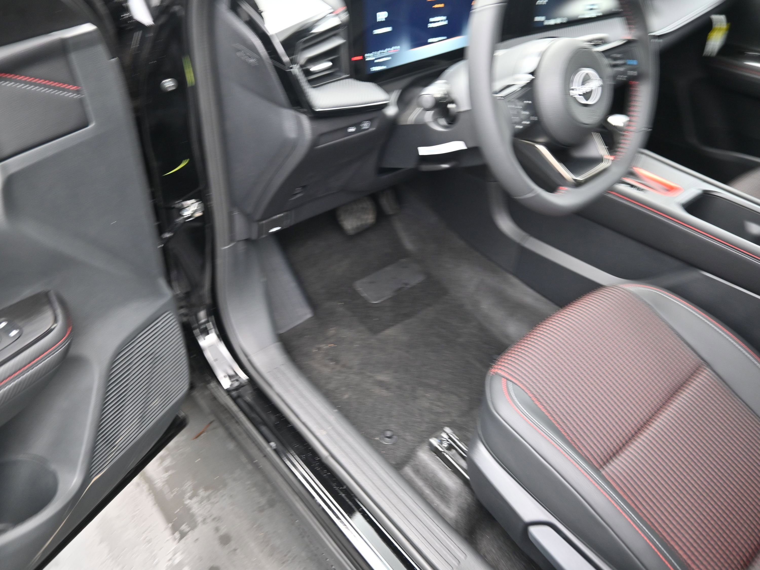 New 2026 Nissan Kicks SR w/ Cold Weather Package image 15