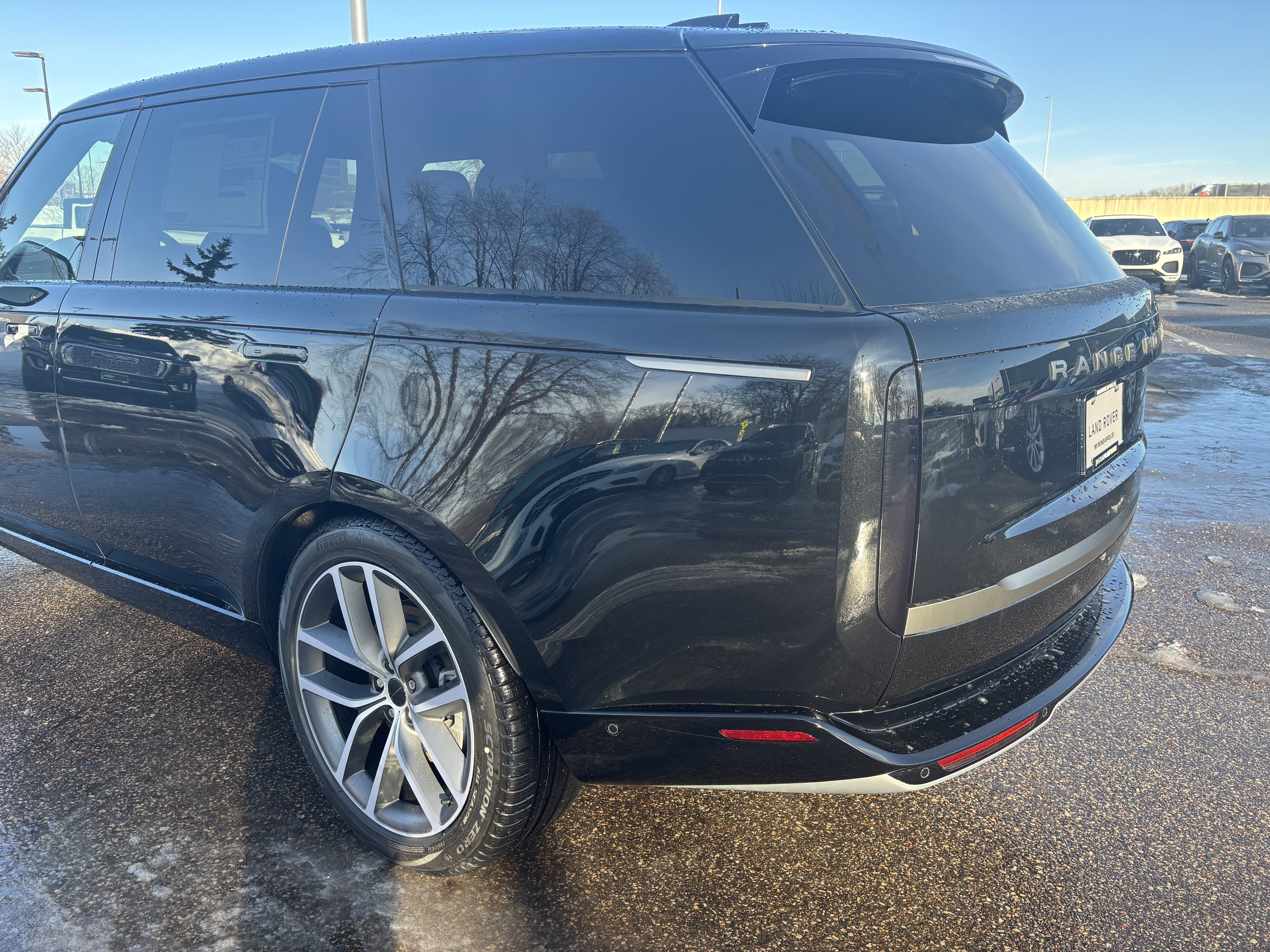 New 2026 Land Rover Range Rover Long Wheelbase SE image 5