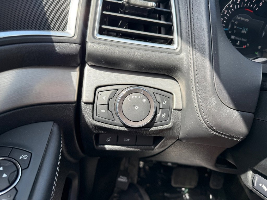 Used 2018 Ford Explorer Platinum AWD/4WD image 22
