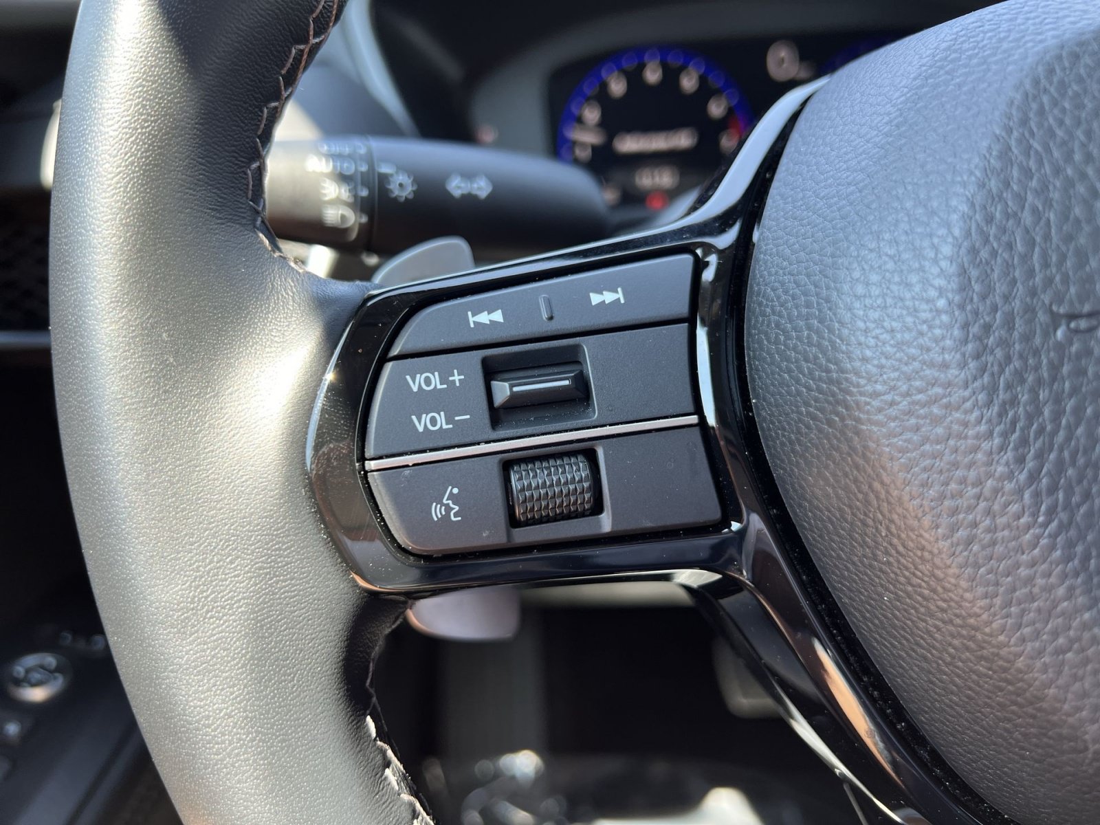 Certified 2025 Acura ADX FWD image 30