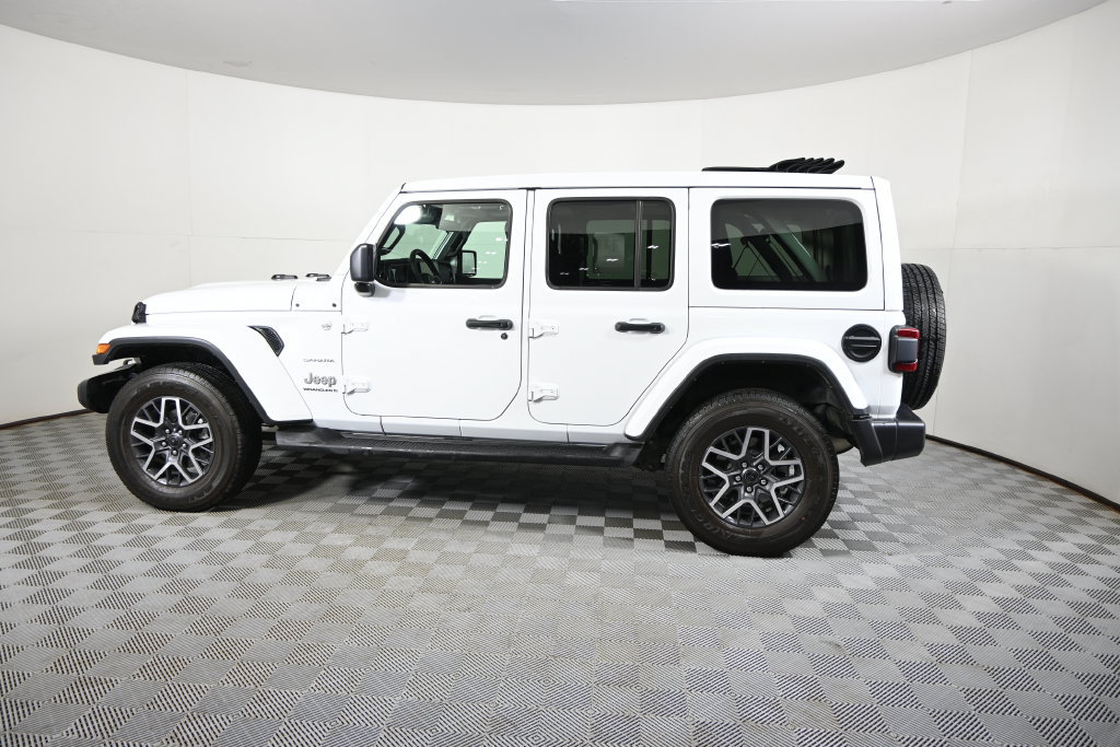 Used 2024 Jeep Wrangler Unlimited Sahara w/ Safety Group AWD/4WD image 3