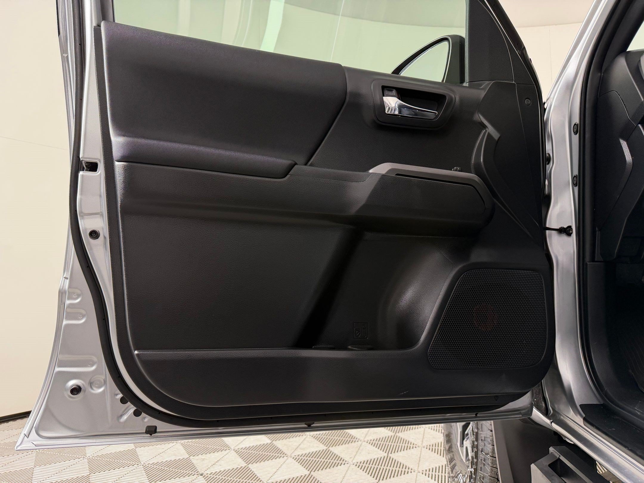 Used 2022 Toyota Tacoma TRD Off-Road RWD image 13