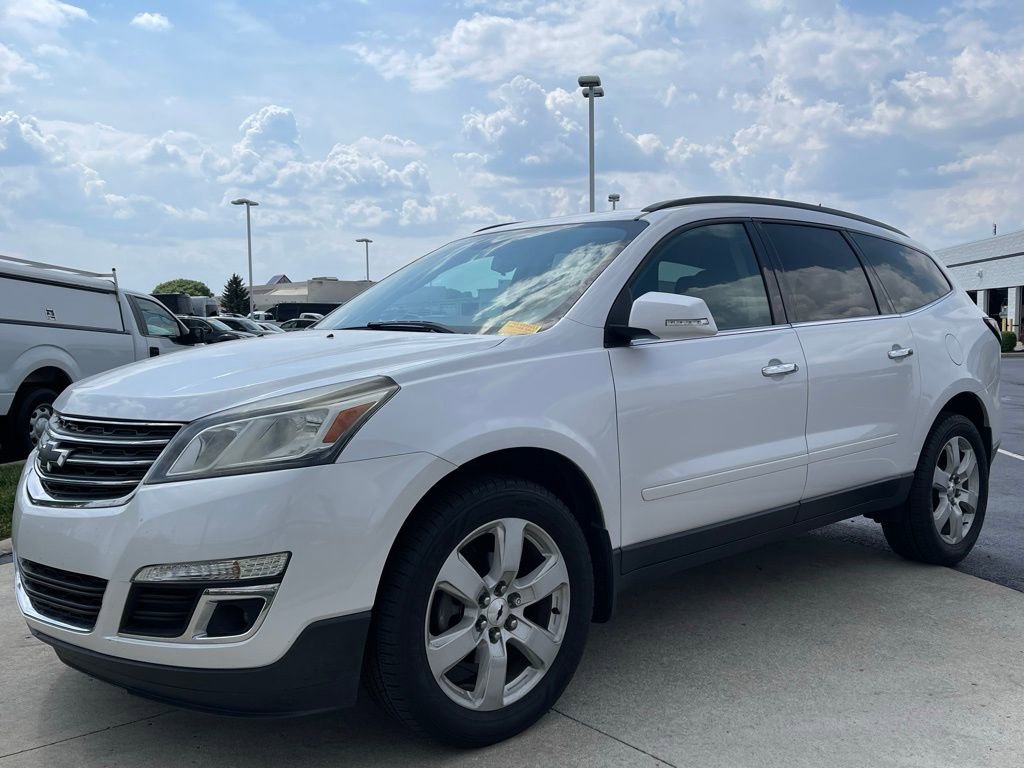 Used 2016 Chevrolet Traverse LT w/ Style and Technology Package FWD image 3