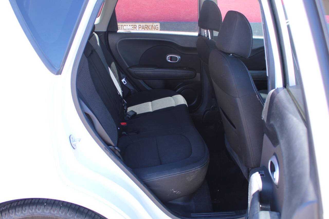Used 2018 Kia Soul + FWD image 15