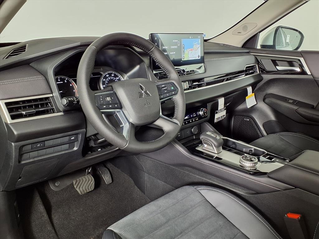 New 2025 Mitsubishi Outlander SE image 14