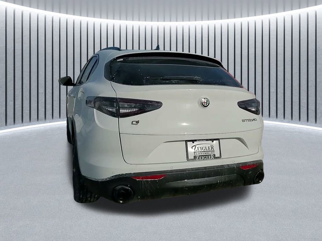 New 2025 Alfa Romeo Stelvio Sprint image 9