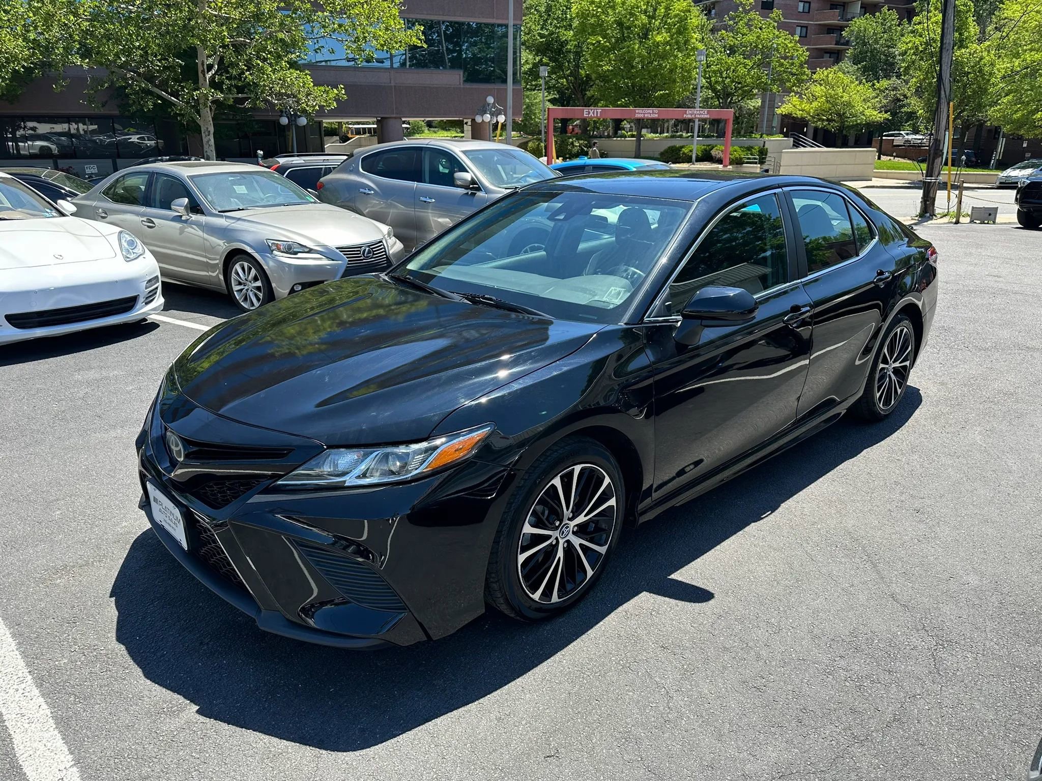 Used 2020 Toyota Camry SE FWD image 4