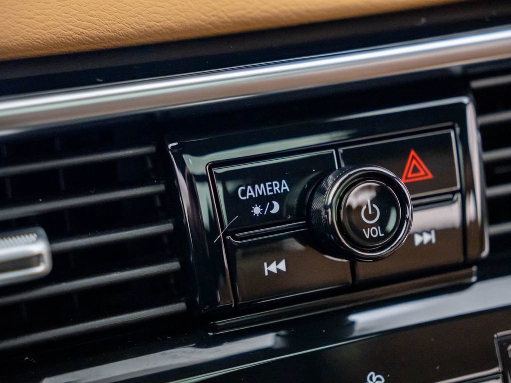 Used 2025 Nissan Armada Platinum Reserve w/ Convenience Package image 31