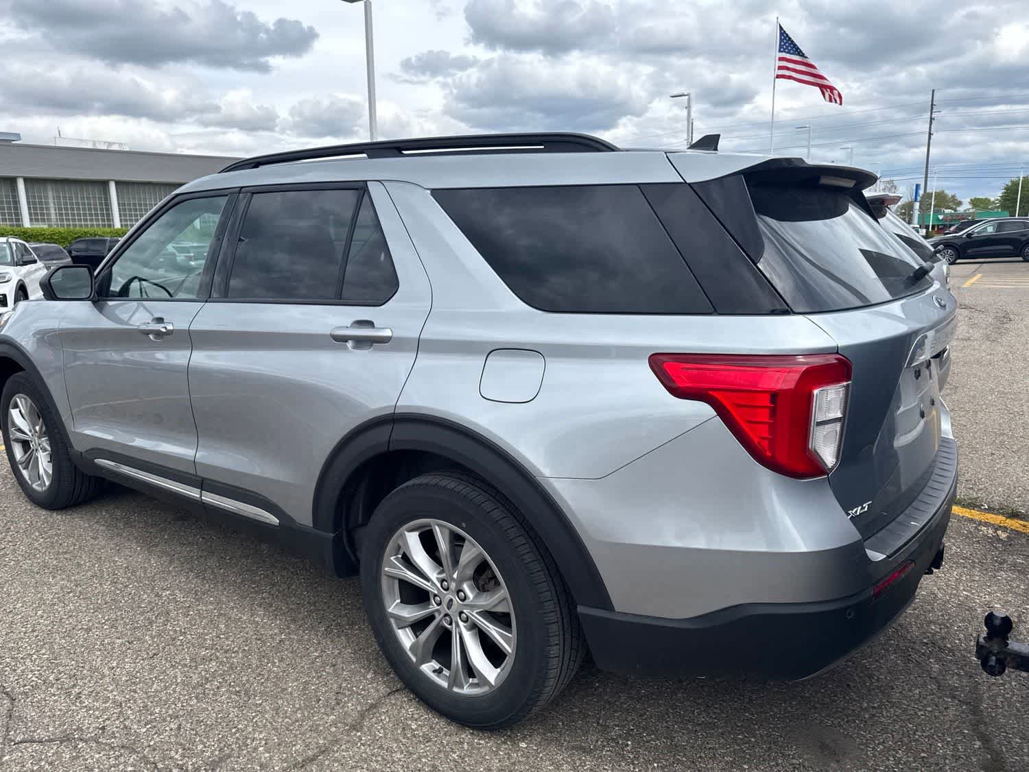 Used 2023 Ford Explorer XLT w/ Equipment Group 202A AWD/4WD image 18