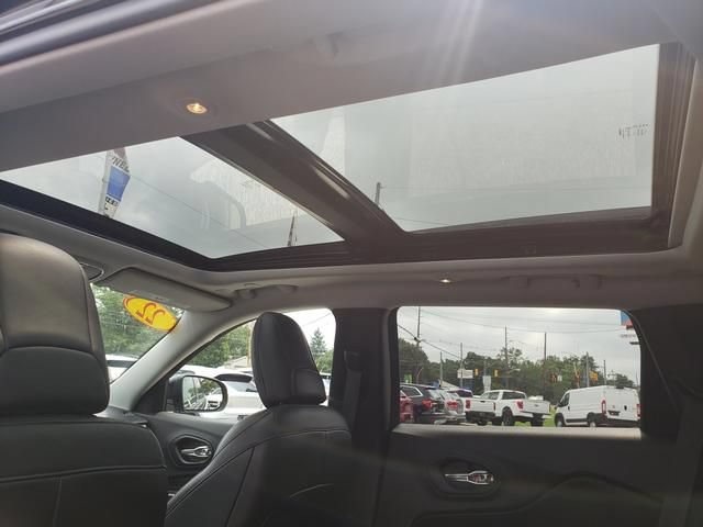 Used 2022 Jeep Cherokee Latitude Lux w/ Sun & Sound Group AWD/4WD image 12