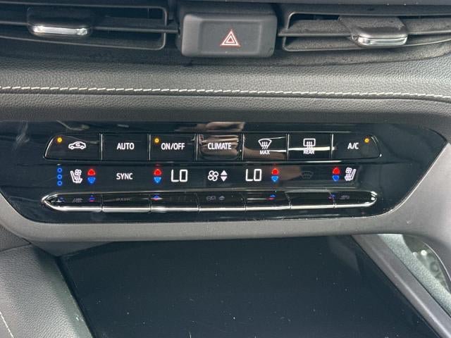 Used 2021 Buick Envision Avenir w/ Technology Package II FWD image 23