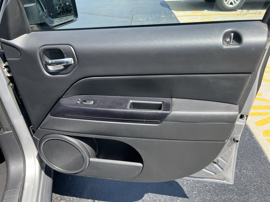 Used 2016 Jeep Patriot Latitude FWD image 41