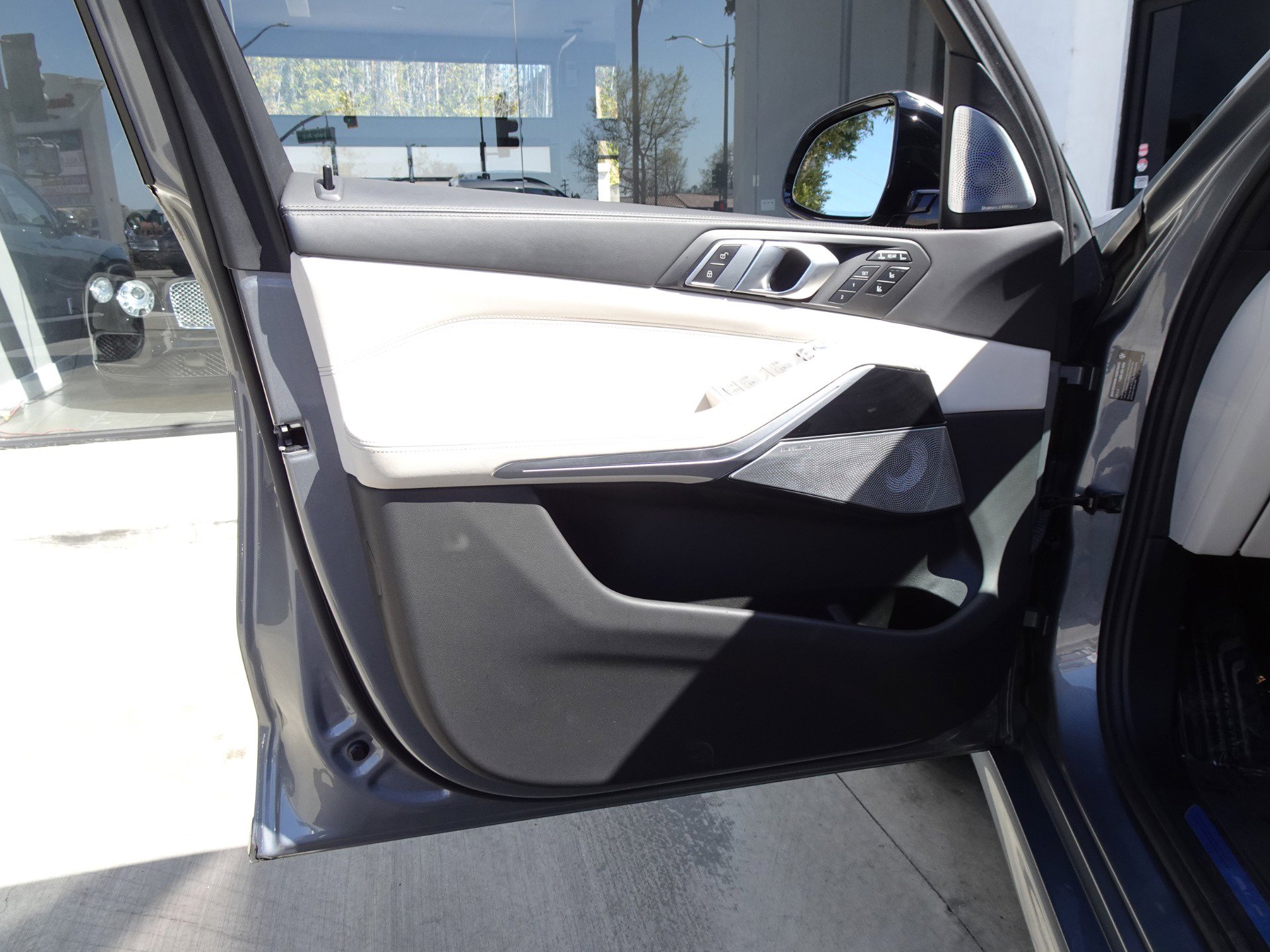 Used 2023 BMW ALPINA XB7 AWD/4WD image 17