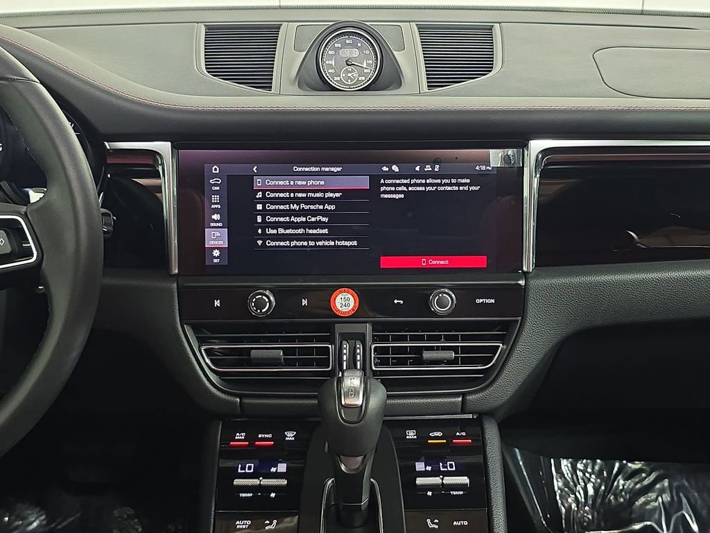 Certified 2025 Porsche Macan image 16