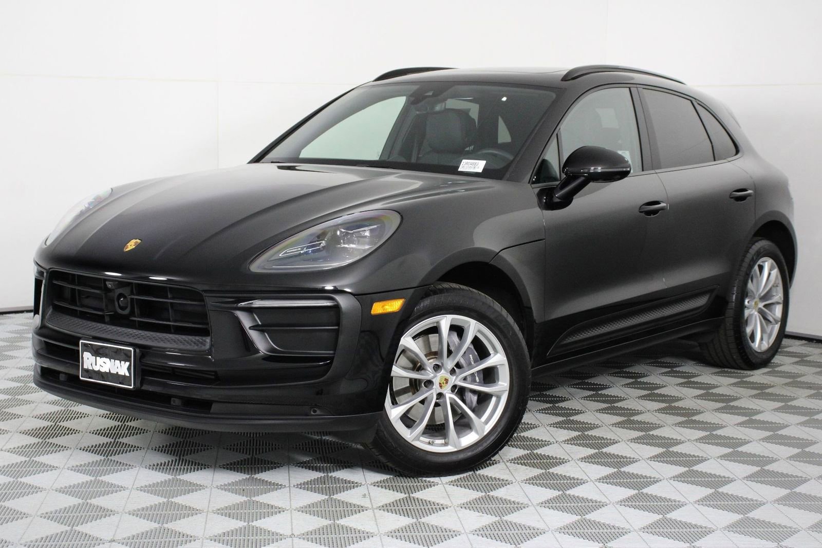 Certified 2025 Porsche Macan image 35