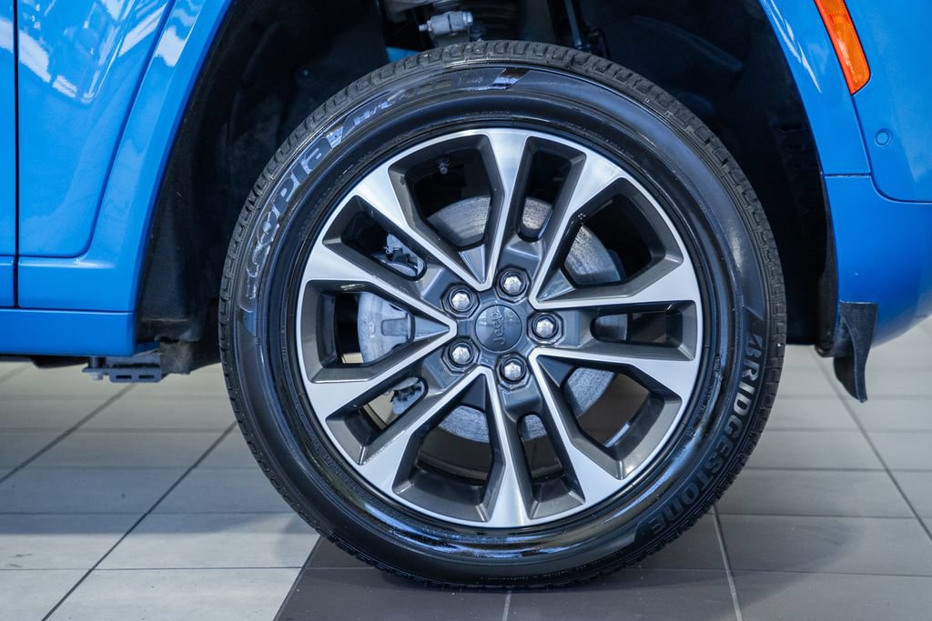 Used 2022 Jeep Grand Cherokee Overland AWD/4WD image 18