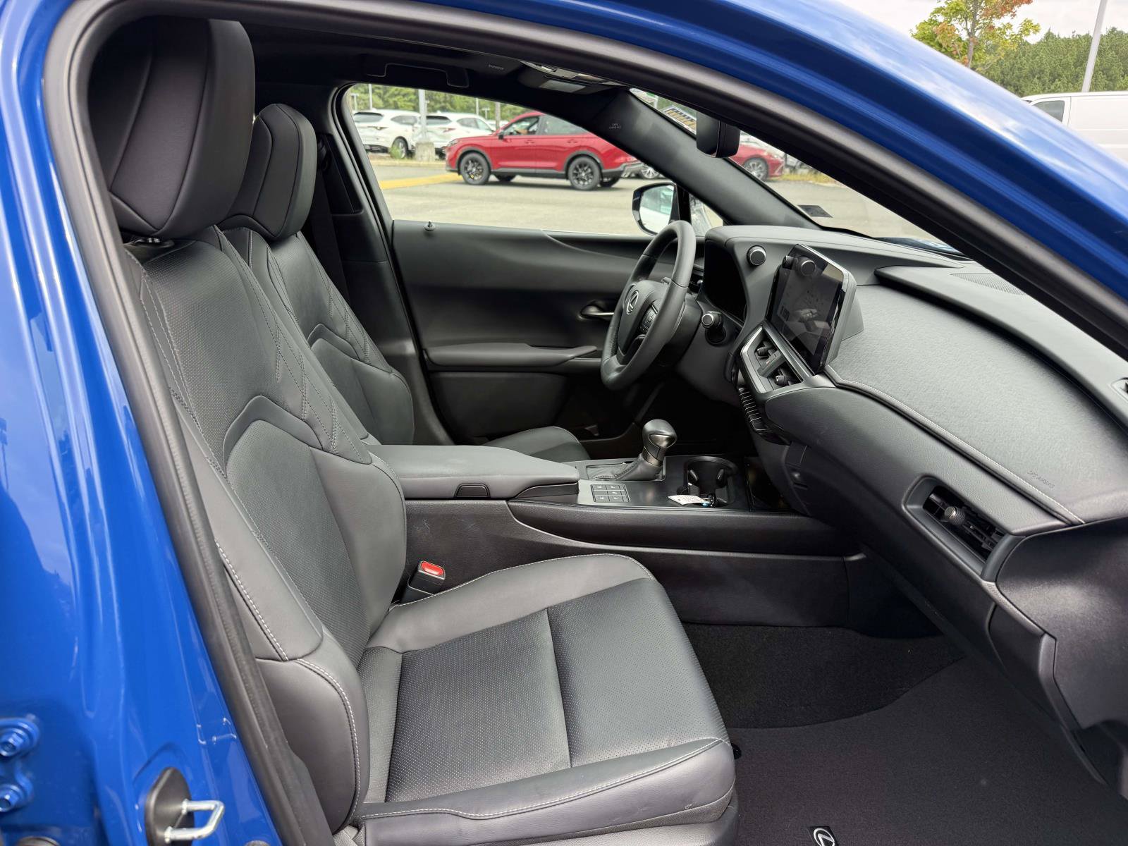 Used 2023 Lexus UX 250h AWD w/ Premium Package image 17