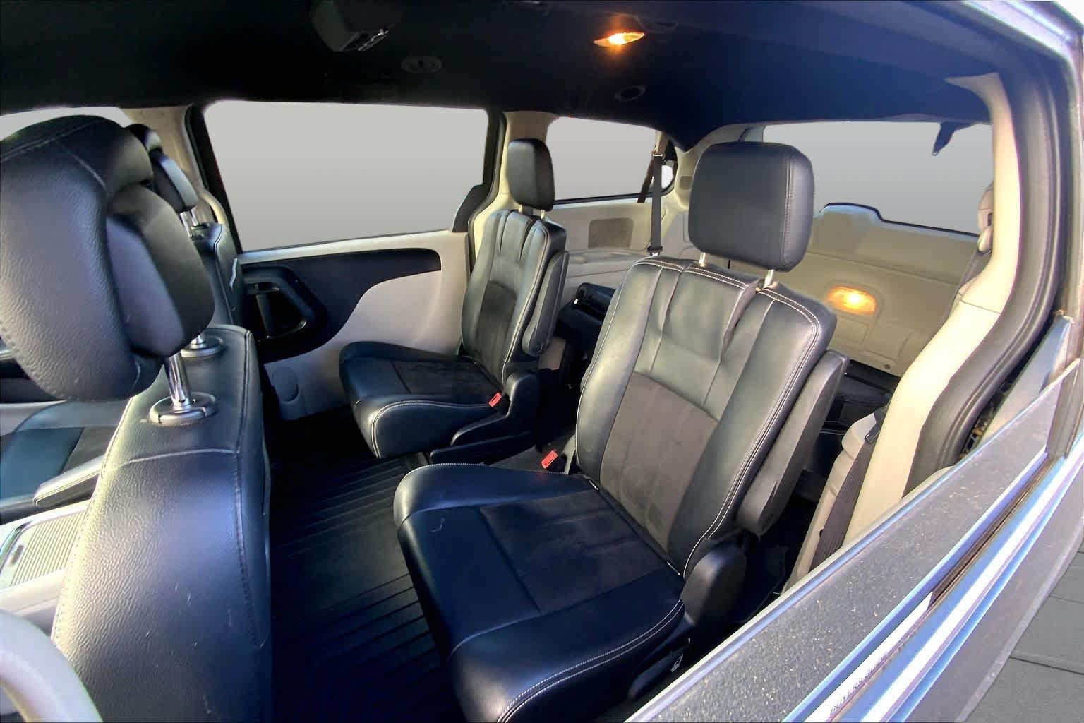 Used 2019 Dodge Grand Caravan SXT FWD image 21
